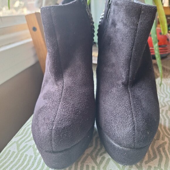 Studded platform ankle heels - Picture 3 of 6